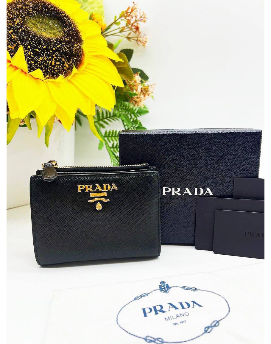 PRADA COMPACT BI-FOLD SAFFIANO LEATHER WALLET -FULL SET-